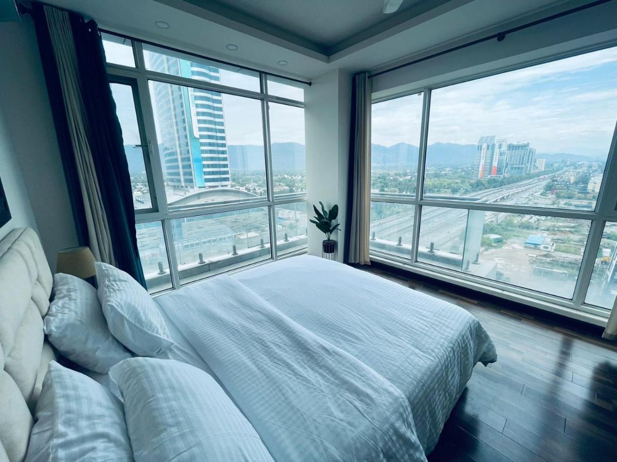 High Rise Presidential Suite In Elysium Opp Centaurus Islamabad Exterior photo
