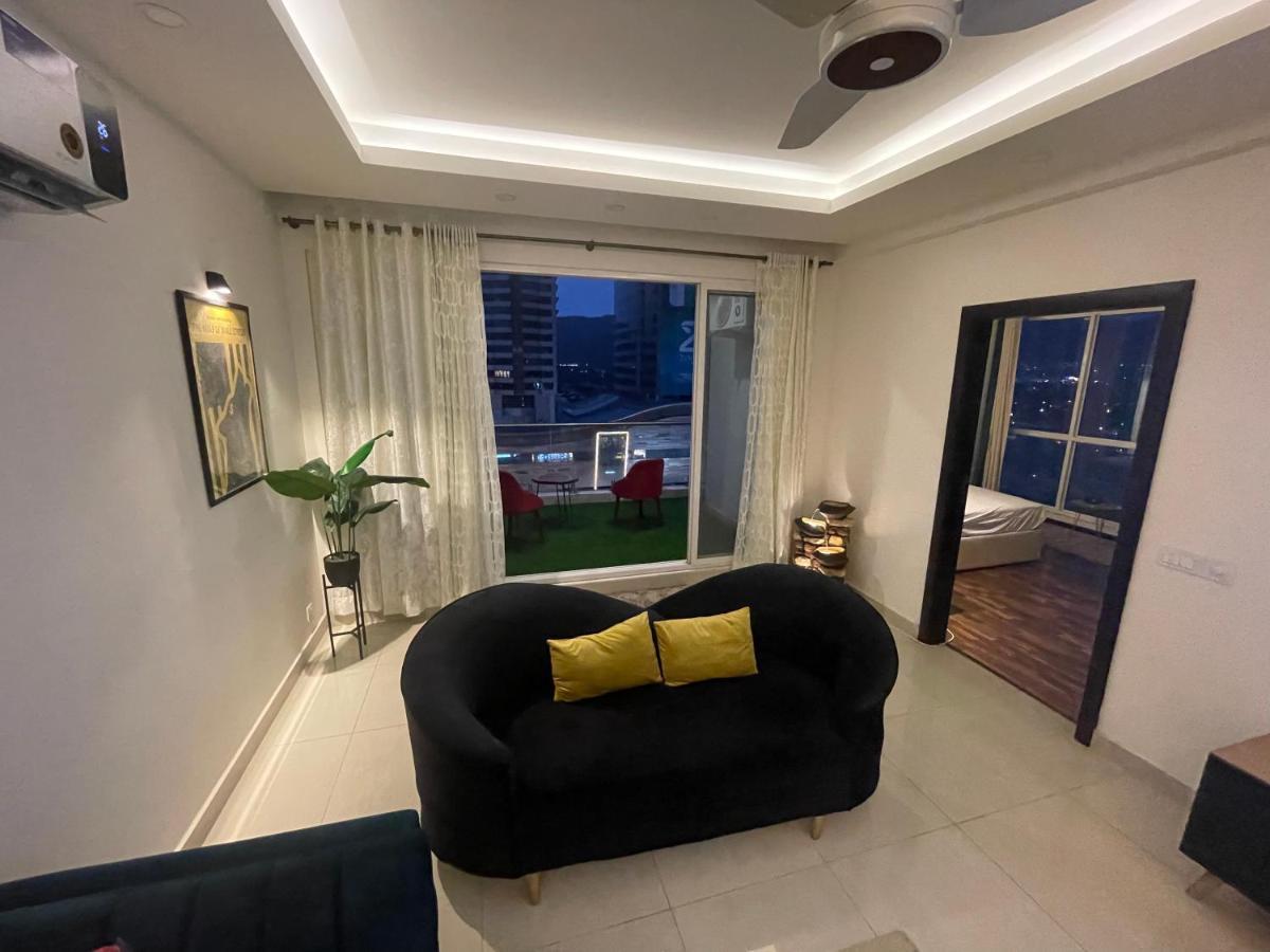 High Rise Presidential Suite In Elysium Opp Centaurus Islamabad Exterior photo