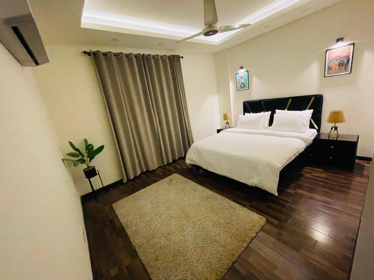 High Rise Presidential Suite In Elysium Opp Centaurus Islamabad Exterior photo