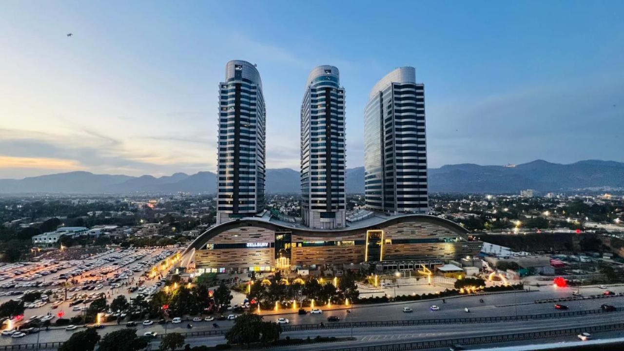 High Rise Presidential Suite In Elysium Opp Centaurus Islamabad Exterior photo