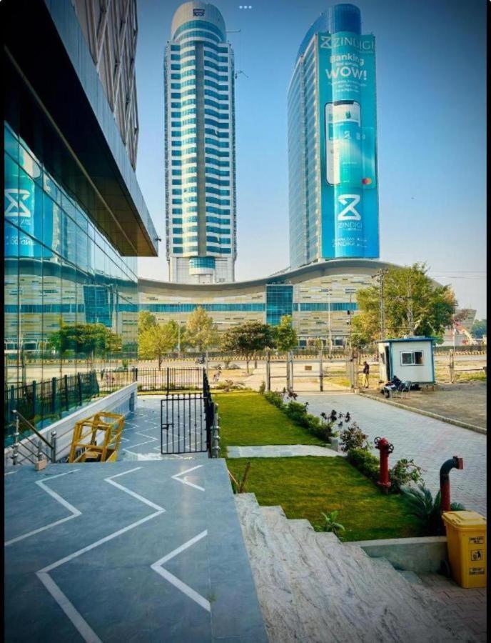 High Rise Presidential Suite In Elysium Opp Centaurus Islamabad Exterior photo